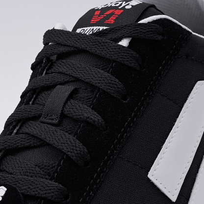 RUNNER V1 Track Black '26 [B-Stock]